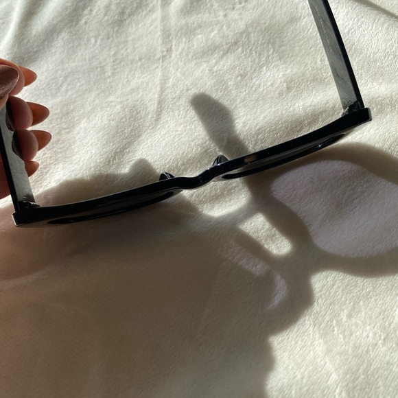 Sleek Black Rectangle Sunglasses – Retro Minimalist Style - Picture 9 of 11